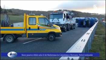Mezzo pesante si ribalta sulla A2 del Mediterraneo tra Campotenese e Mormanno Ferito il conducente