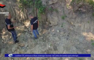 I carabinieri TPC restituiscono al Museo Archeologico Nazionale¬ dell’Umbria oltre duemila reperti