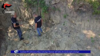 I carabinieri TPC restituiscono al Museo Archeologico Nazionale¬ dell’Umbria oltre duemila reperti