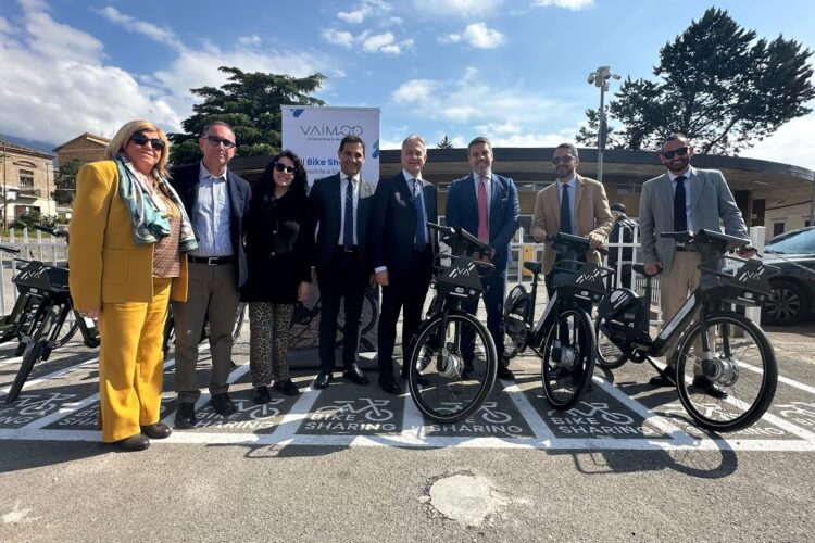 Castrovillari al passo con la mobilità sostenibile inaugurato il servizio di E Bike Sharing