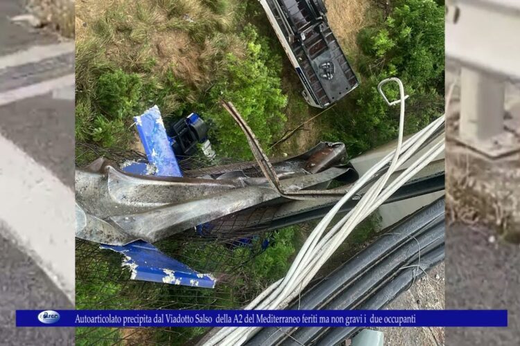 Autoarticolato precipita dal Viadotto Salso della A2 del Mediterraneo due feriti non gravi