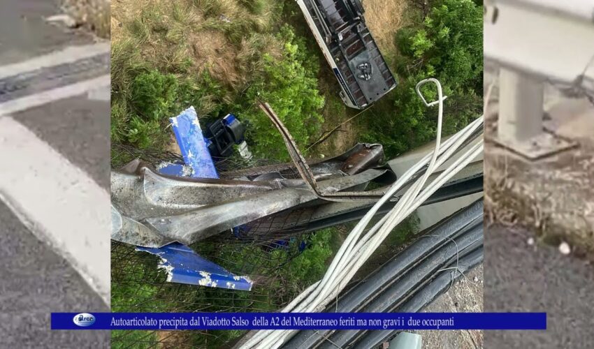 Autoarticolato precipita dal Viadotto Salso della A2 del Mediterraneo due feriti non gravi