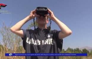 Appicca il fuoco ma viene ripreso dal drone della Regione Calabria Individuato dai C. Forestali